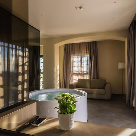 Salina Hotel 4*